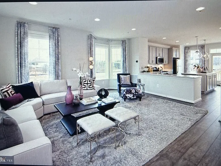16317 Coolidge Ave — Photo 3
