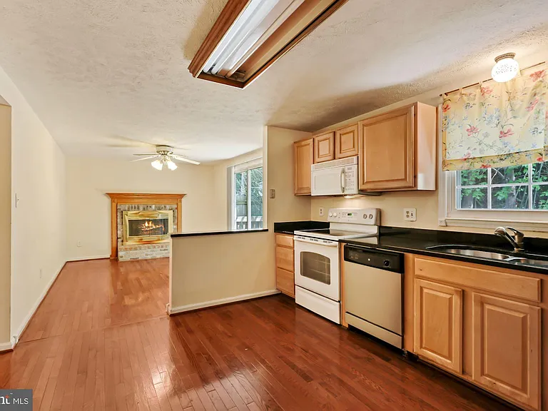 9404 Mirror Pond Dr — Photo 17