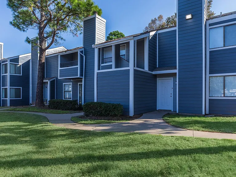Cedar Lake Apartments — Photo 24