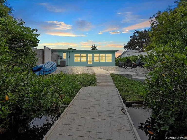 30 SW Hideaway Pl — Photo 2