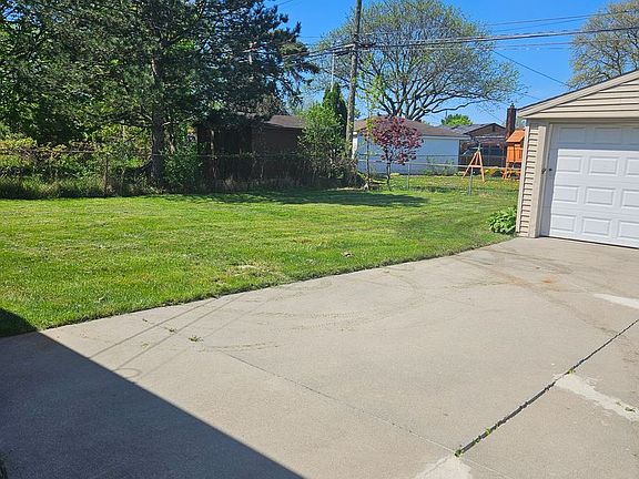 2nd image of 27261 Woodmont St