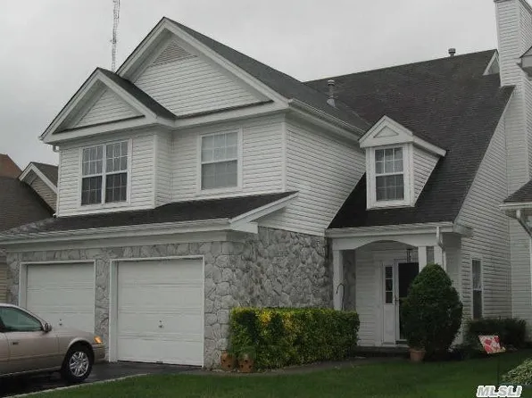 6 Ethan Cir, Middle Island, NY 11953
