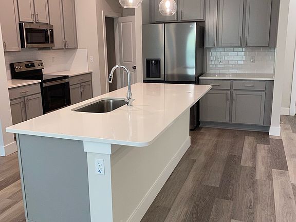 2nd image of 4 Rivera Ln
