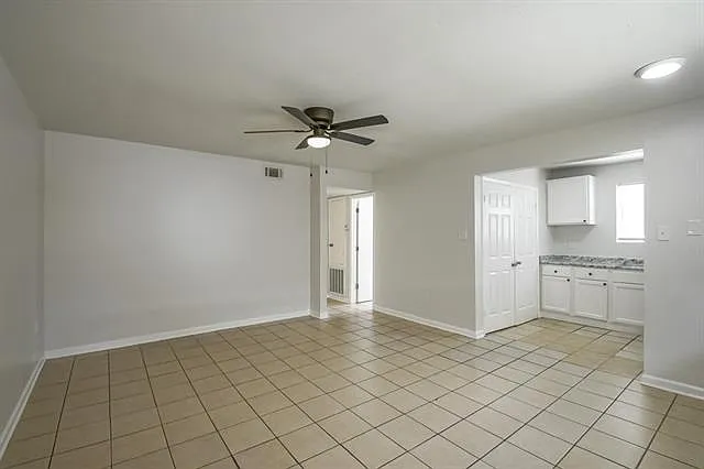 2 bed, 1.0 bath, 725 sqft, $1,200 — Photo 2