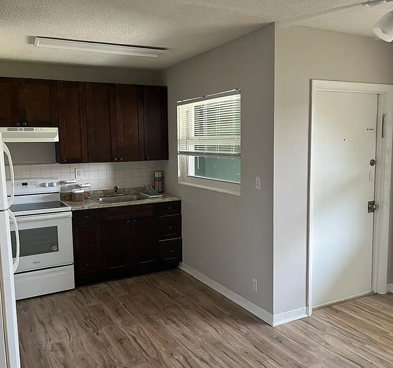 3071 NW 9th Ave #4