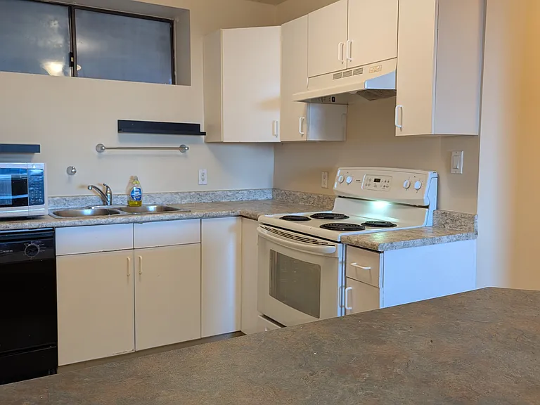 13257 Marine Dr — Photo 8
