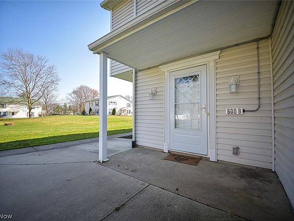 4th image of 600 Canterbury Ln #B-9