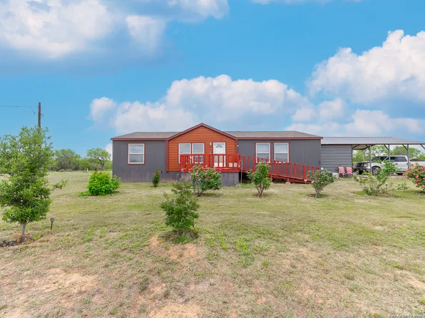 828 COUNTY ROAD 2863, Bigfoot, TX 78005