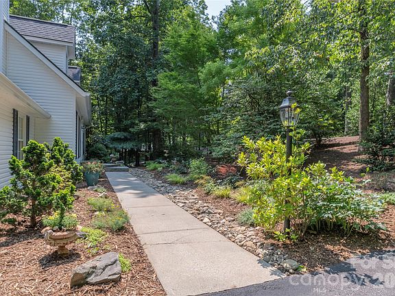 3rd image of 26 Moriah Ln