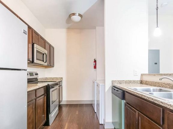 5th image of 631 N College Ave #4