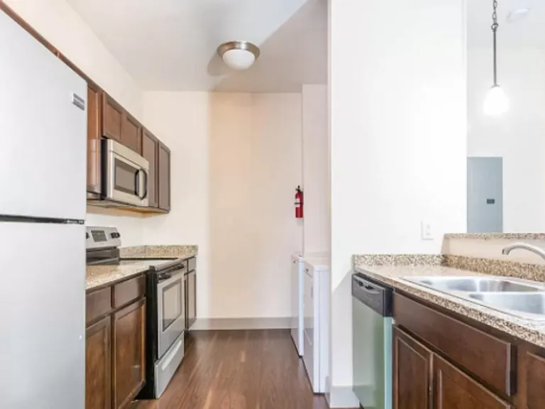 631 N College Ave — Photo 5