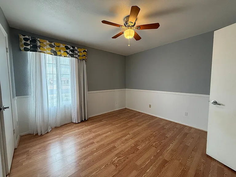 2263 E Hampton Ave — Photo 14