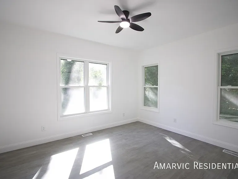 621 Singletary St SE — Photo 10