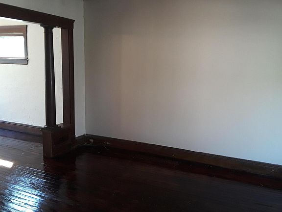 3rd image of 9821 Gambier Ave