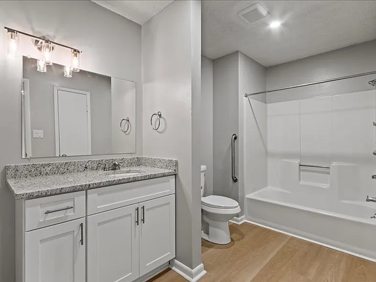 Swan Creek Apartments — Photo 20