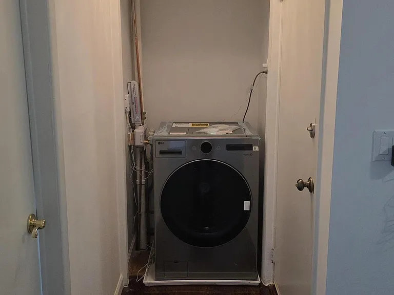56 Whitaker Pl #2 — Photo 19