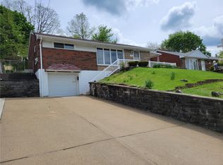 5273 Ranchview Dr, Pittsburgh, PA 15236