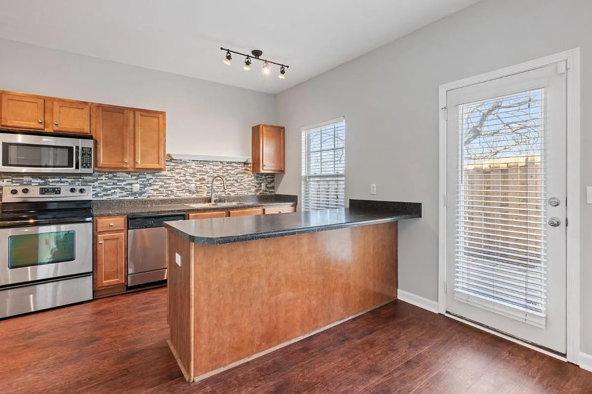 Unit Photo - 718 Vernon Ave
