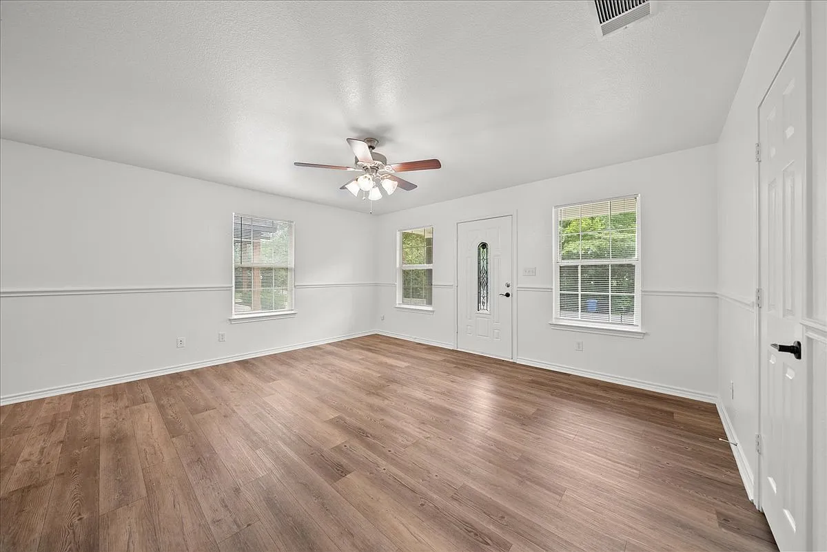 3 bed, 1057 sqft, $1,400 — Photo 4