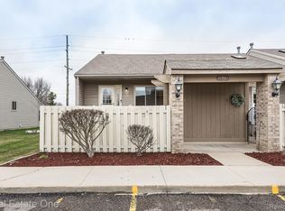 61960 Arlington Cir UNIT 1, South Lyon, MI 48178