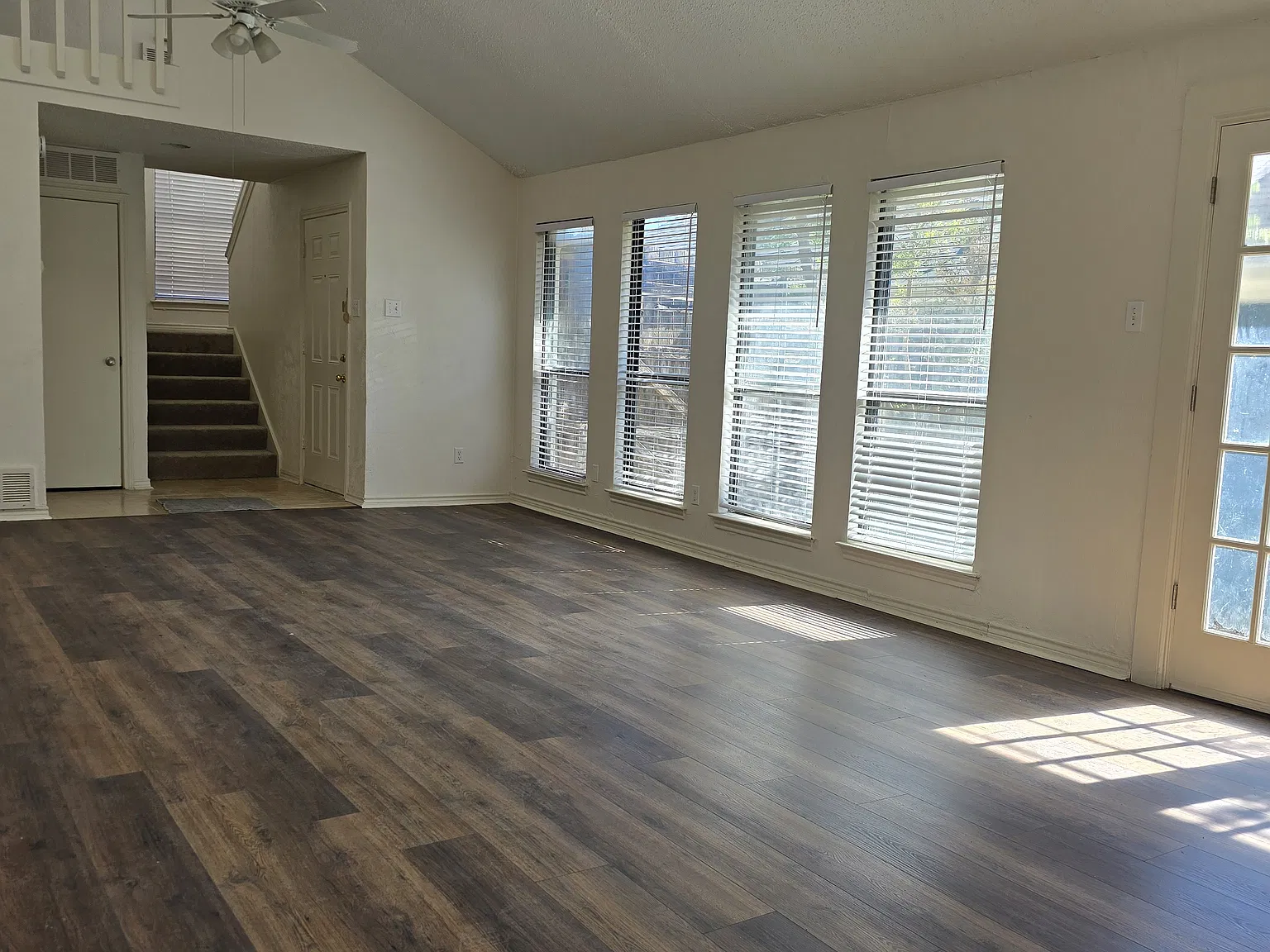 3 bed, 2.5 bath, 1500 sqft, $2,395 — Photo 2