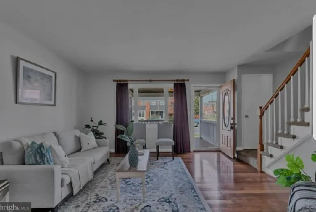 3 bed, 1320 sqft, $2,200 — Photo 1