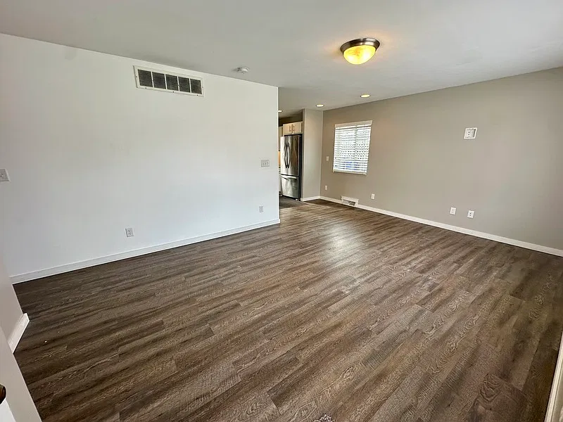 3 bed, 1.0 bath, 894 sqft, $1,400 — Photo 2