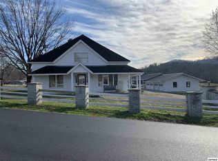 305 Pine Mountain Rd, Pigeon Forge, TN 37863