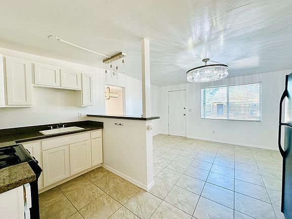 3rd image of 2614 N Los Altos Ave #2