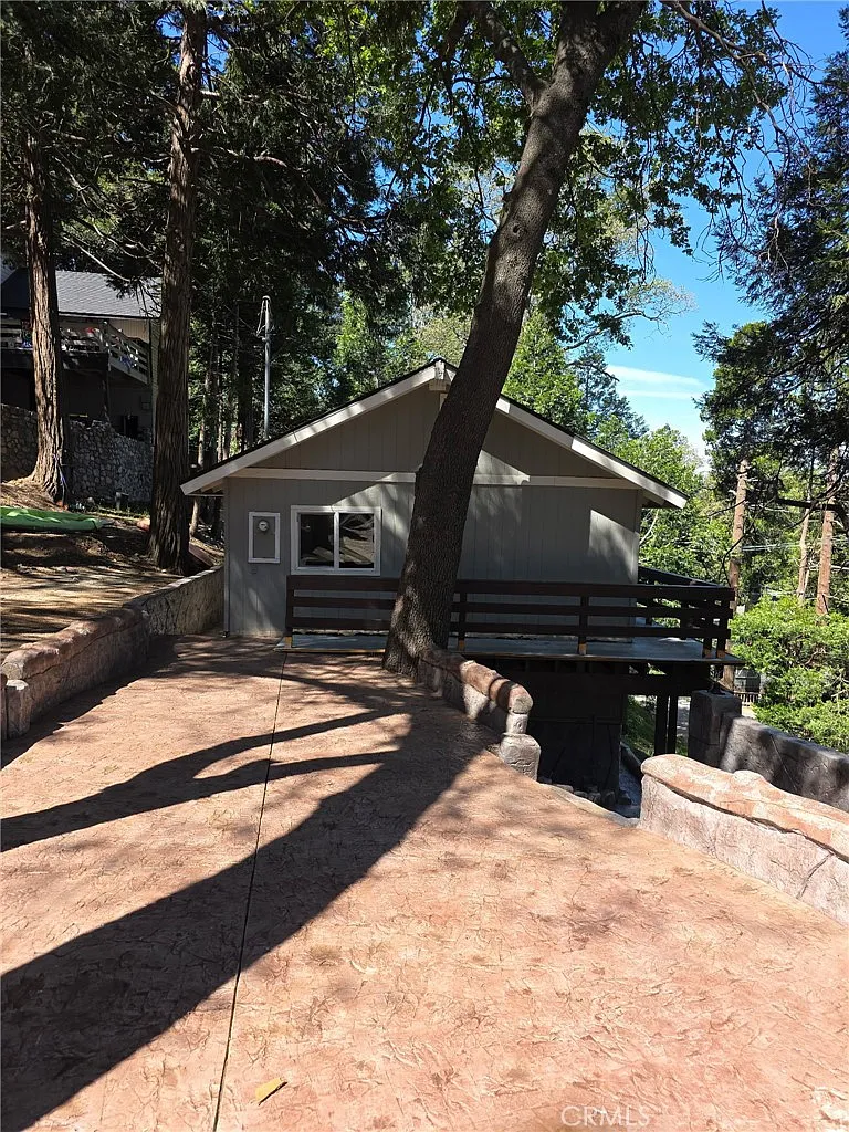 2 bed, 800 sqft, $2,300 — Photo 1