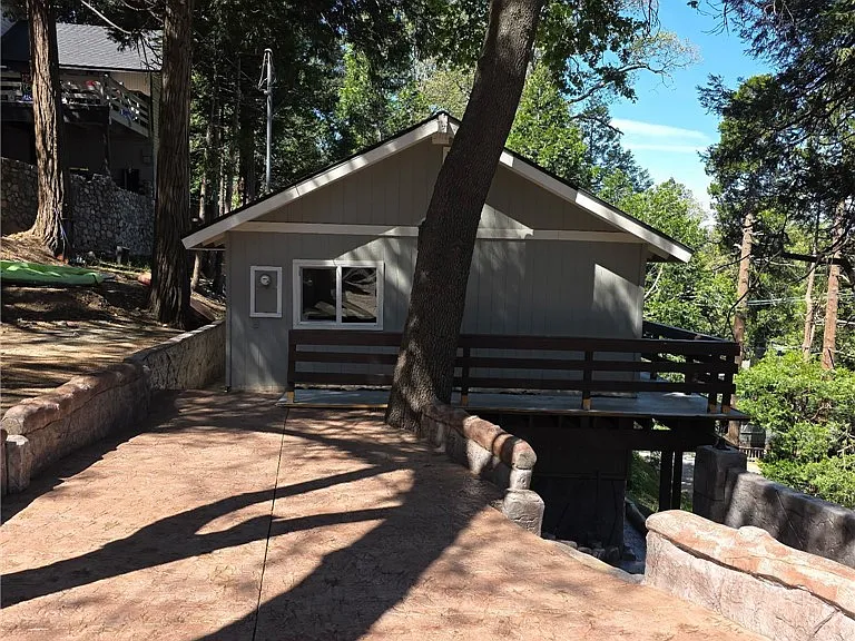 979 Venus Way — Photo 1
