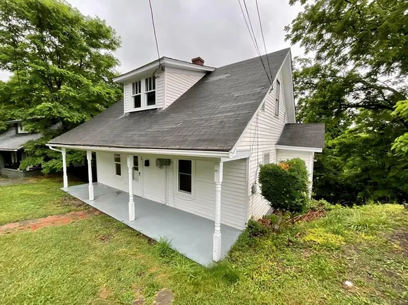 306 McArthur St, Galax, VA 24333