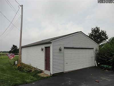 4th image of 500 Maple Grove Ln