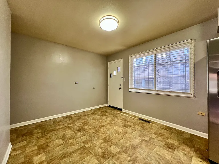 1414 W Chase Ave #D — Photo 6