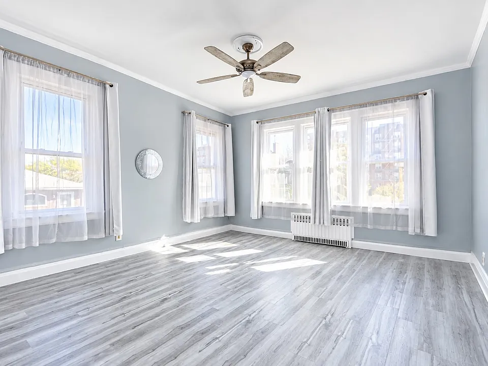 152 Beach 125 St #2
