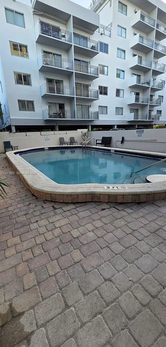Apollo Condo — Photo 1