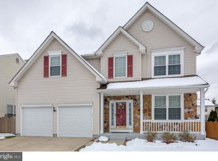 66 Stoneham Dr, Delran, NJ 08075