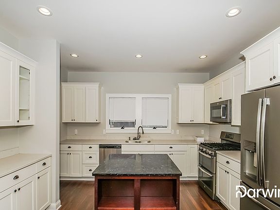 3rd image of 235 4th Ave S