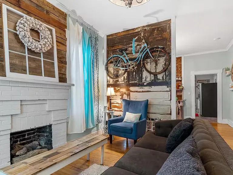 Living Room as you walk in the door