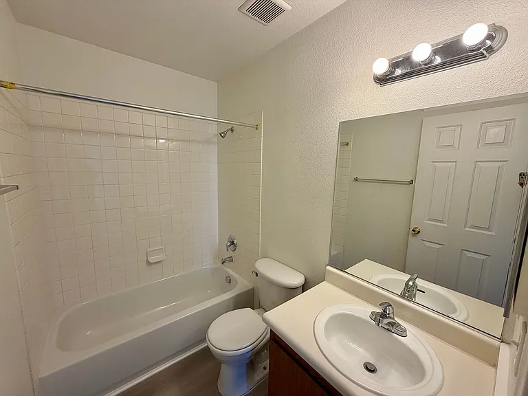 2704 Aarondavid Dr #C — Photo 7