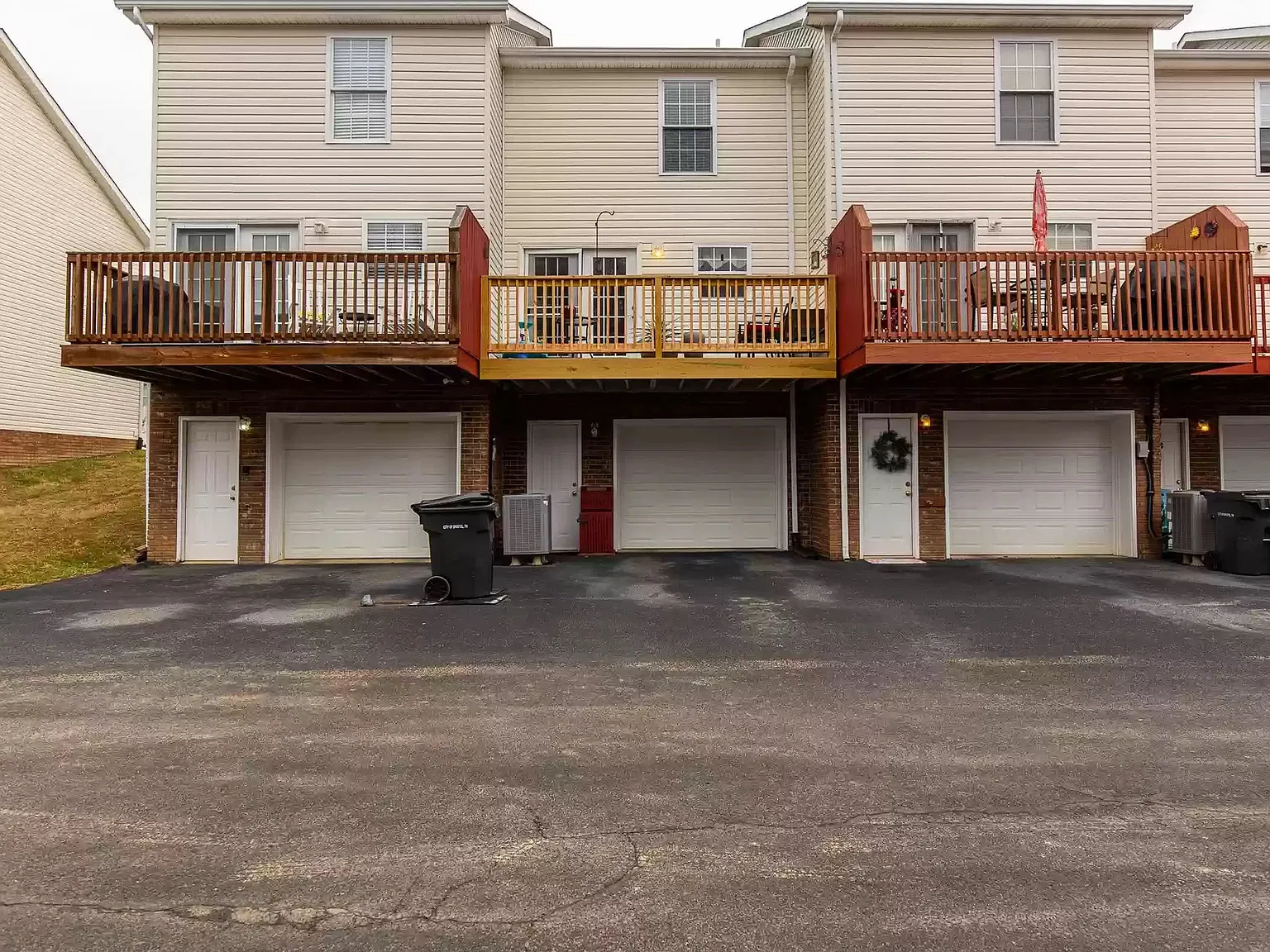 235 Amanda Lane - 2 — Photo 3
