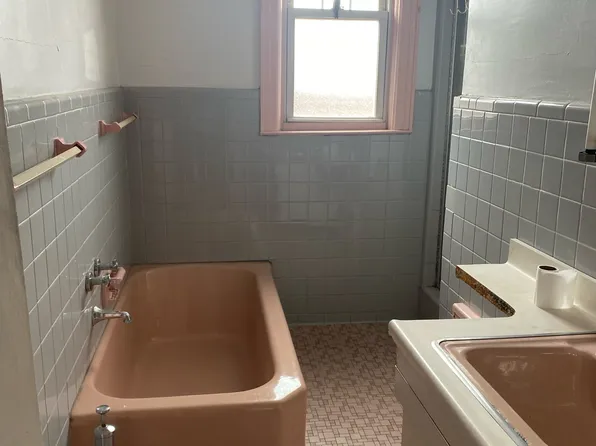 586 East 54th Street image 9 of 9