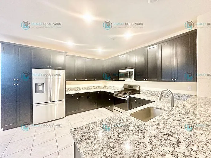 4 bed, 2.0 bath, 1947 sqft, $2,795 — Photo 2