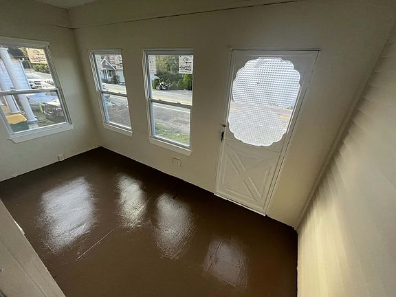 5th image of 204 Latimer Ave APT 1