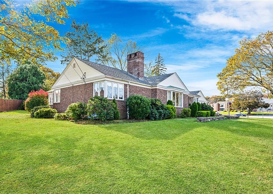 11 Lawnacre Dr, Cranston, RI 02920 Zillow