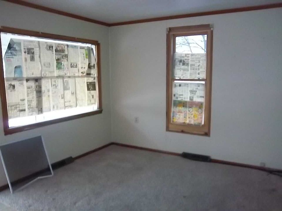1st image of 214 E Gillet St