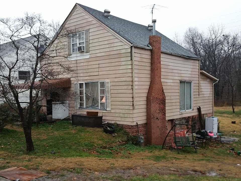 1st image of 407 Memorial St