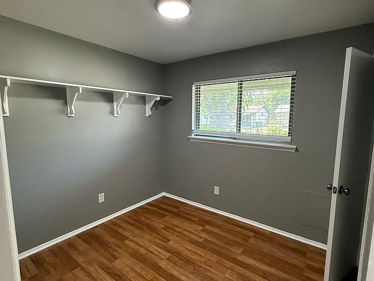 5721 Bowling Dr — Photo 10