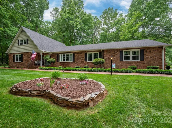 377 Country Ln, Mocksville, NC 27028