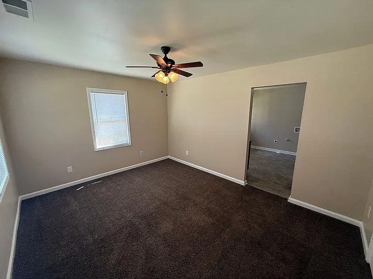 1063 Springdale St — Photo 10